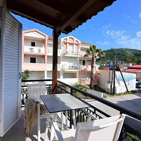 Nadias Hotel 2*