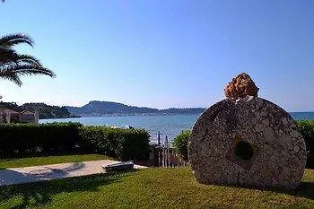 Nadias Hotel 2*