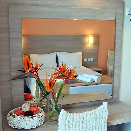 Nadias Hotel 2*